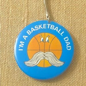 I’M A BASKETBALL DAD Vintage Basketball, Sports Funny Round Metal Keycha…
